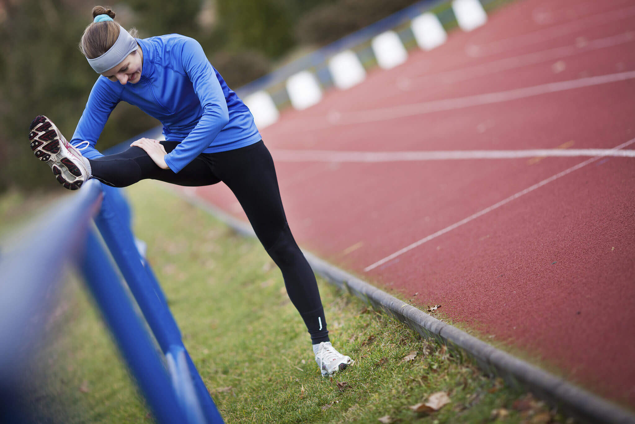 اشتباهات قبل از ورزش - زن با لباس آبی