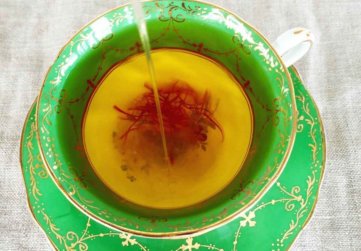 فواید چای زعفران - فنجان سبز