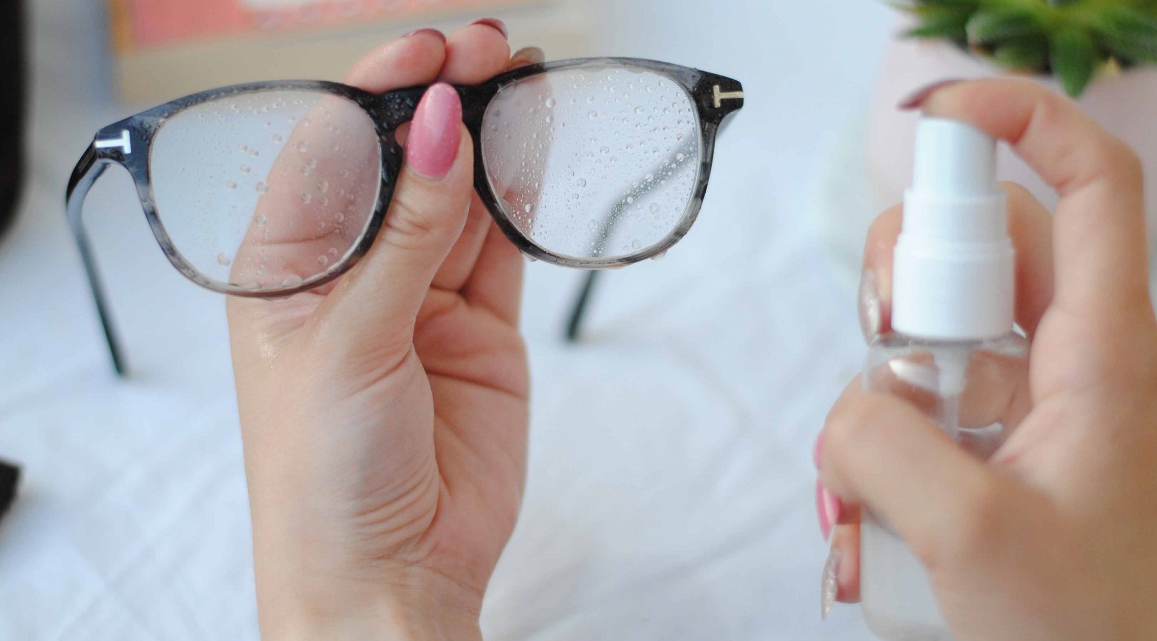 از بین بردن خط و خش عینک عینک طبی