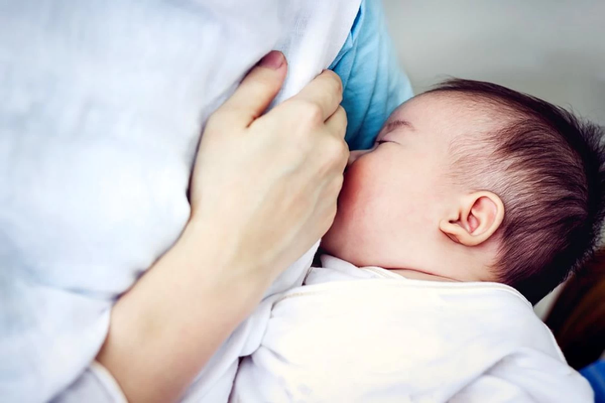 فاسد شدن شیر مادر - نوزاد
