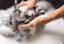 شستن لباس مشکی