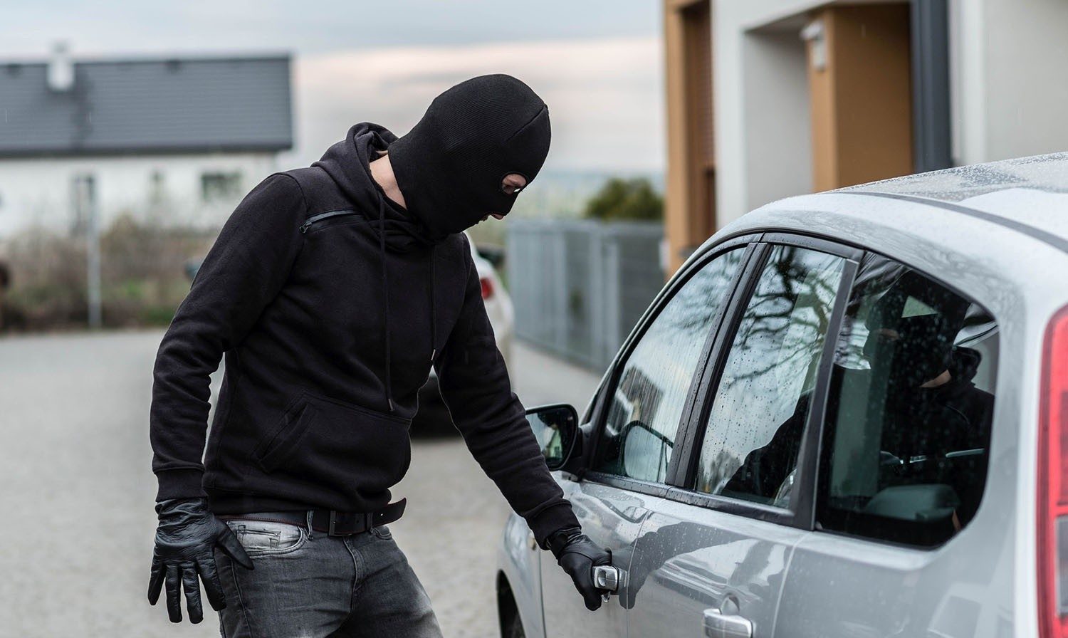 سرقت خودرو - مرد دزد