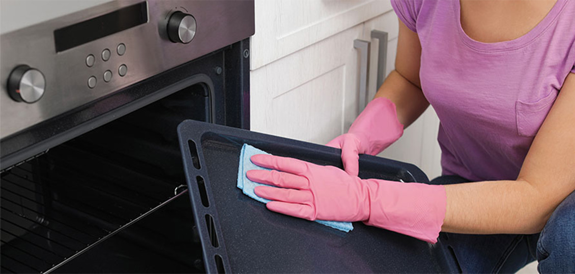 تمیز کردن سینی فر - دستکش