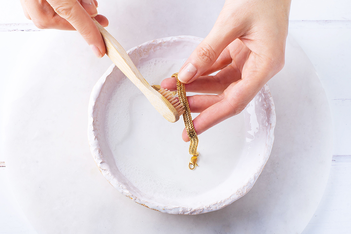 تمیز کردن طلا در خانه - دستبند