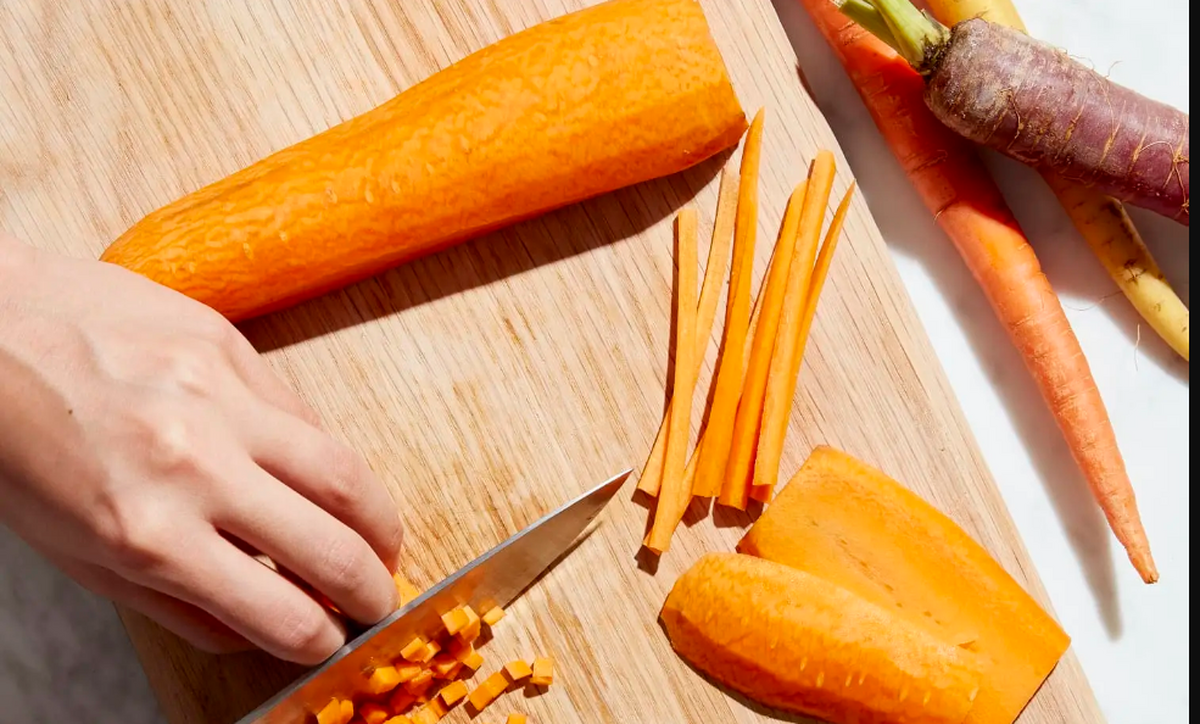 خواص هویج - چاقو