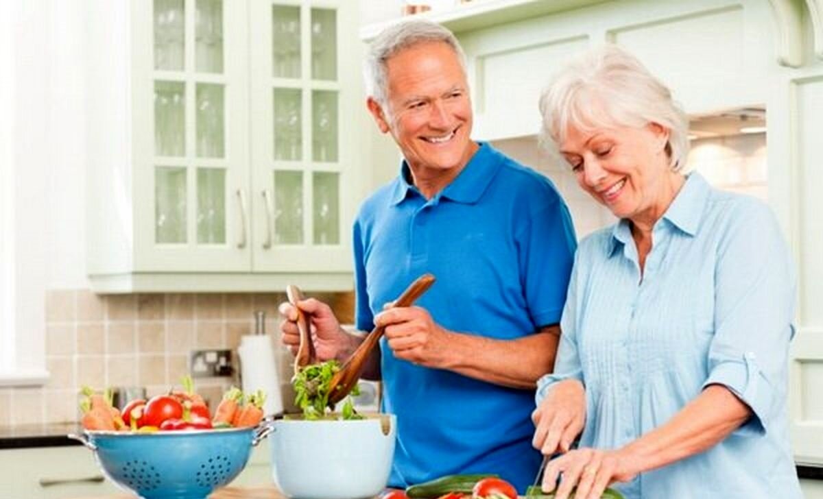 غذا برای افراد بالای 50 سال - پیر مرد