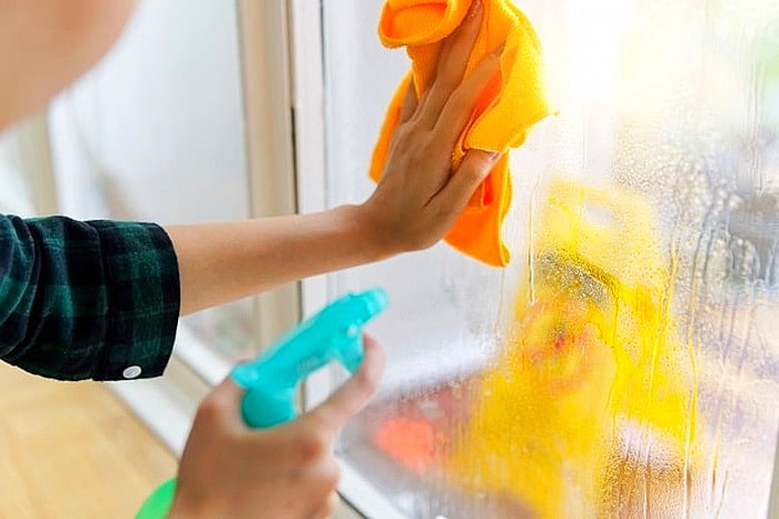 شیشه پاک کن خانگی - دستمال زرد