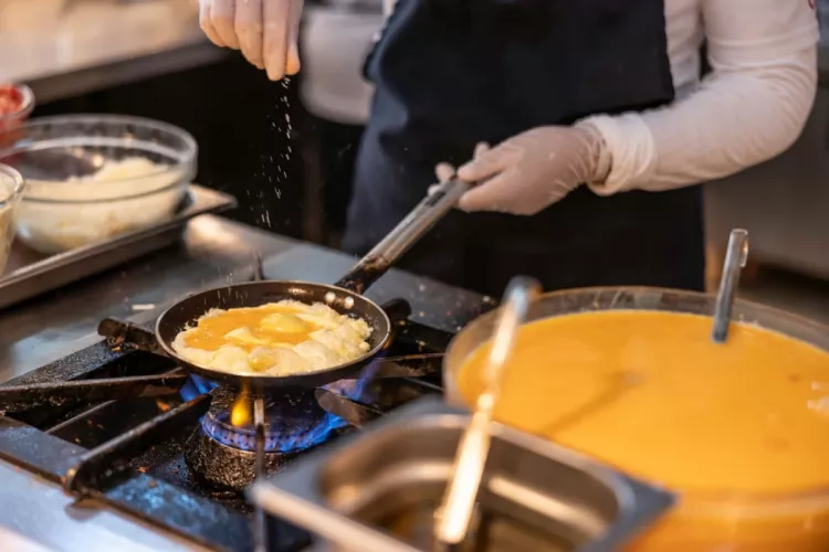 جلوگیری از پاشیدن روغن روی گاز - تخم مرغ