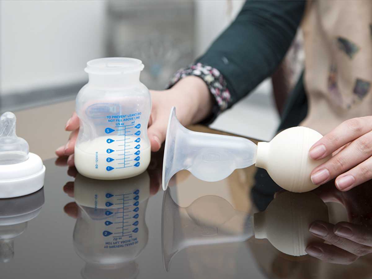 روش نگهداری شیر مادر - شیردوش دستی