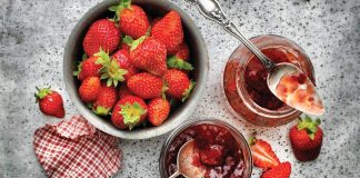 مربای توت فرنگی خانگی
