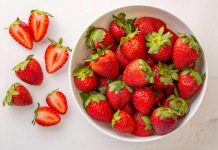 روش شستن توت فرنگی